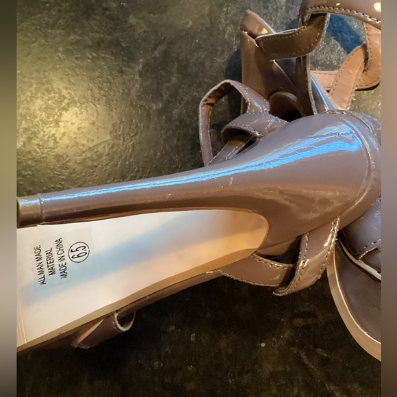 EUC JUST FABULOUS Women's Dark Taupe Ankle Strap 5.5-6" Stiletto Heels. Size:6.5 - Picture 8 of 9